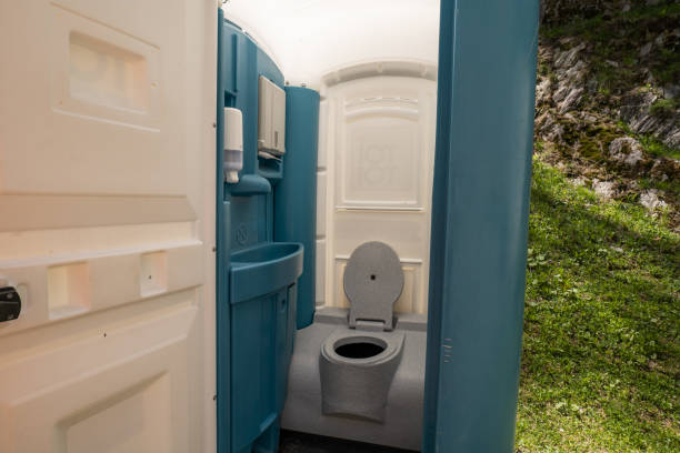 Affordable portable toilet rental in Middlefield, OH
